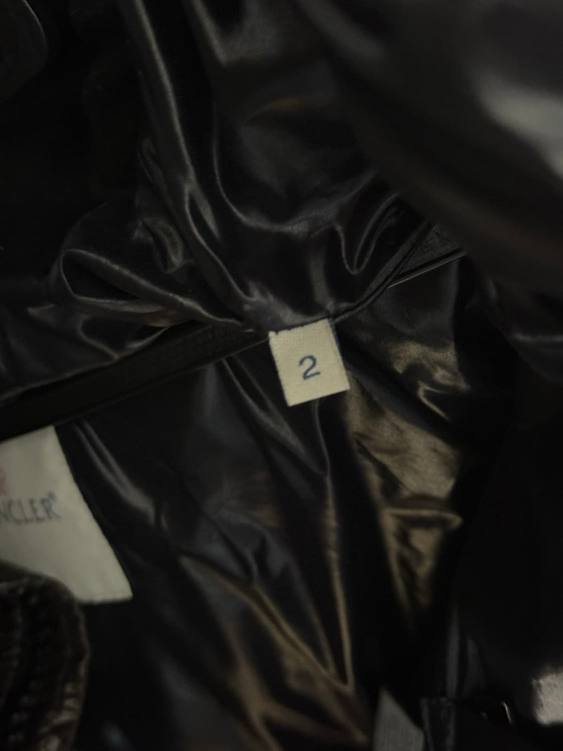 정품) 몽클레어 여성 빅와펜 유광패딩 사이즈 2 상품이미지7