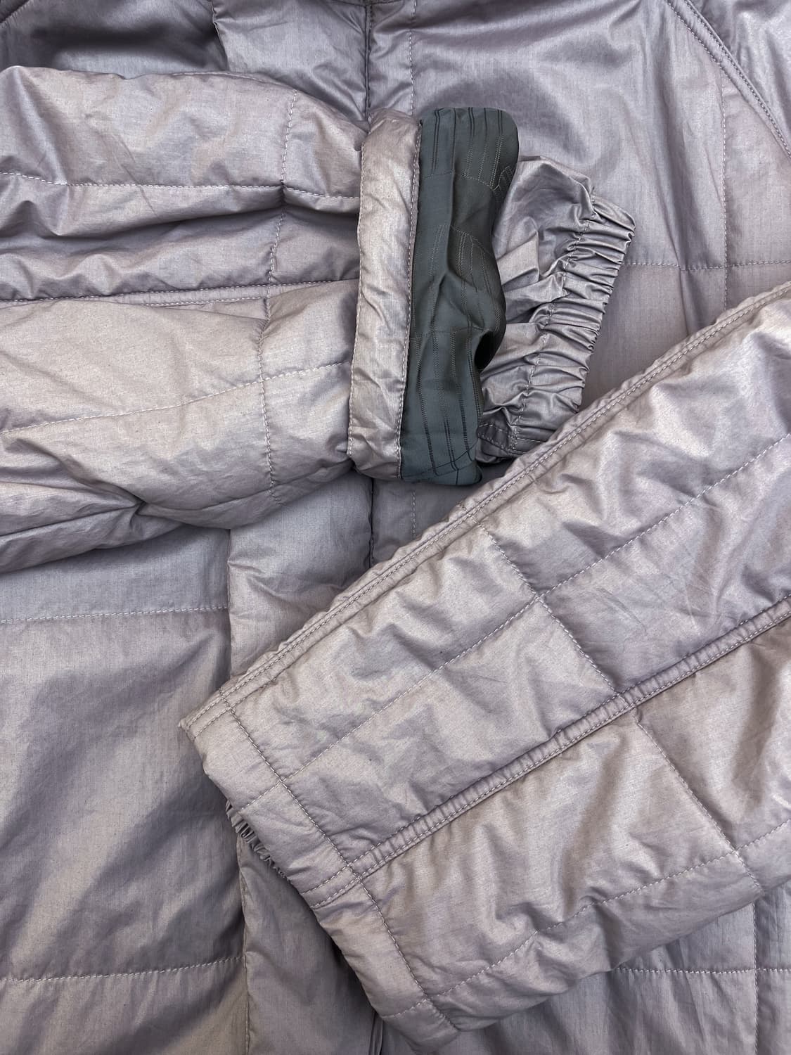 카브엠트 22fw 그리드 스티치 푸퍼 자켓 상품이미지5