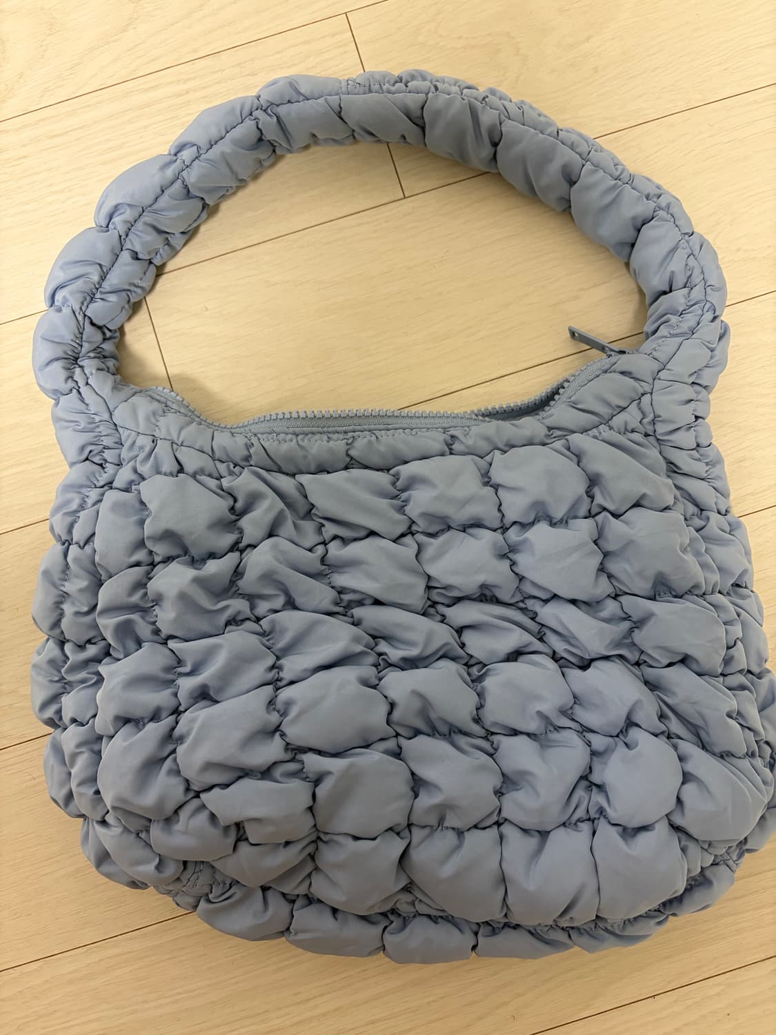 코스 퀄티드 미니백 라이트블루 상품이미지2