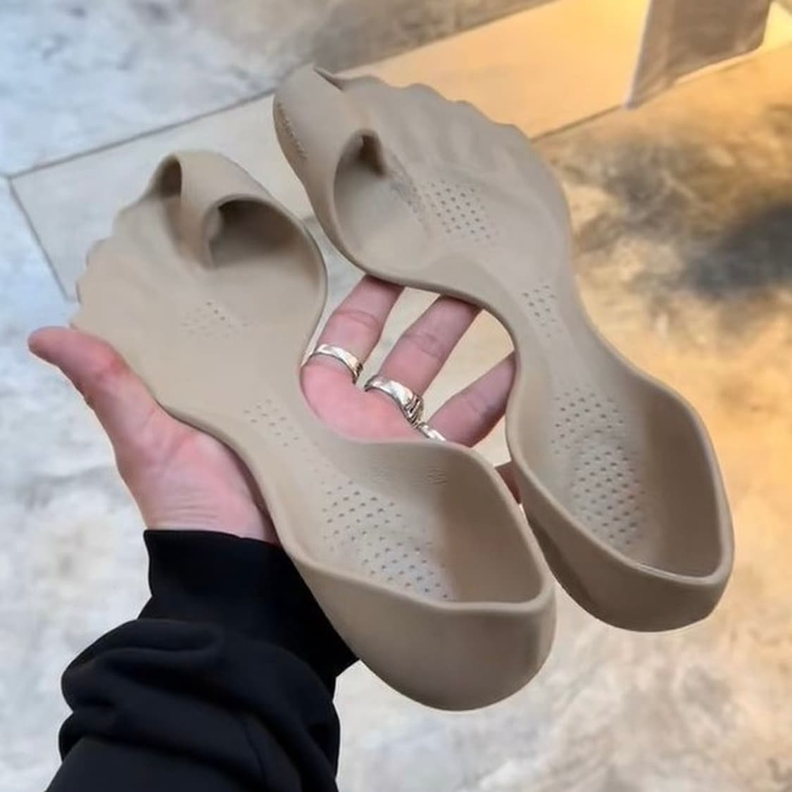 [43] 발렌시아가 제로 스니커즈 베이지 상품이미지1