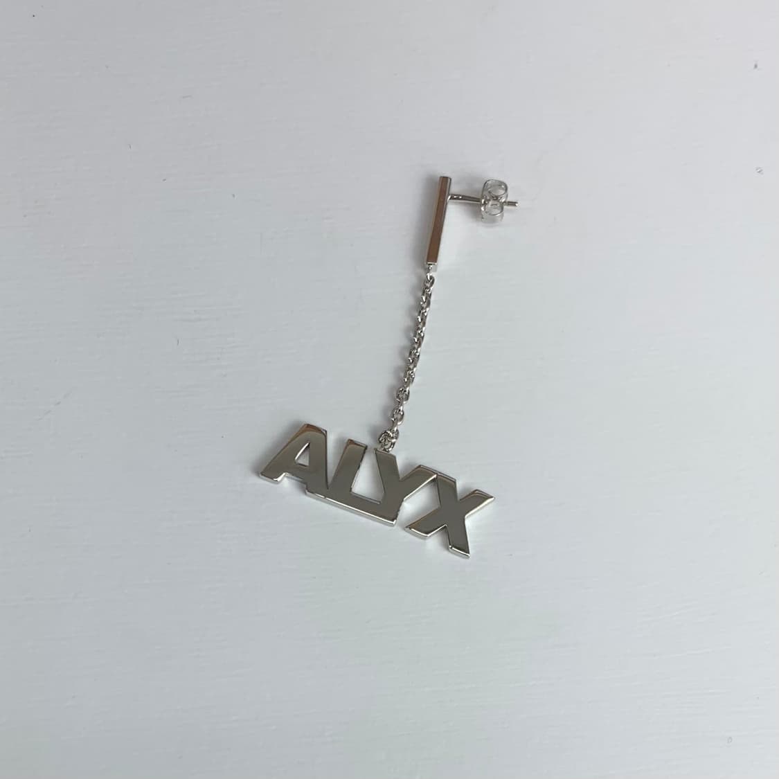 1017 alyx 9sm 알릭스 실버 로고 펜던트 귀걸이 상품이미지5