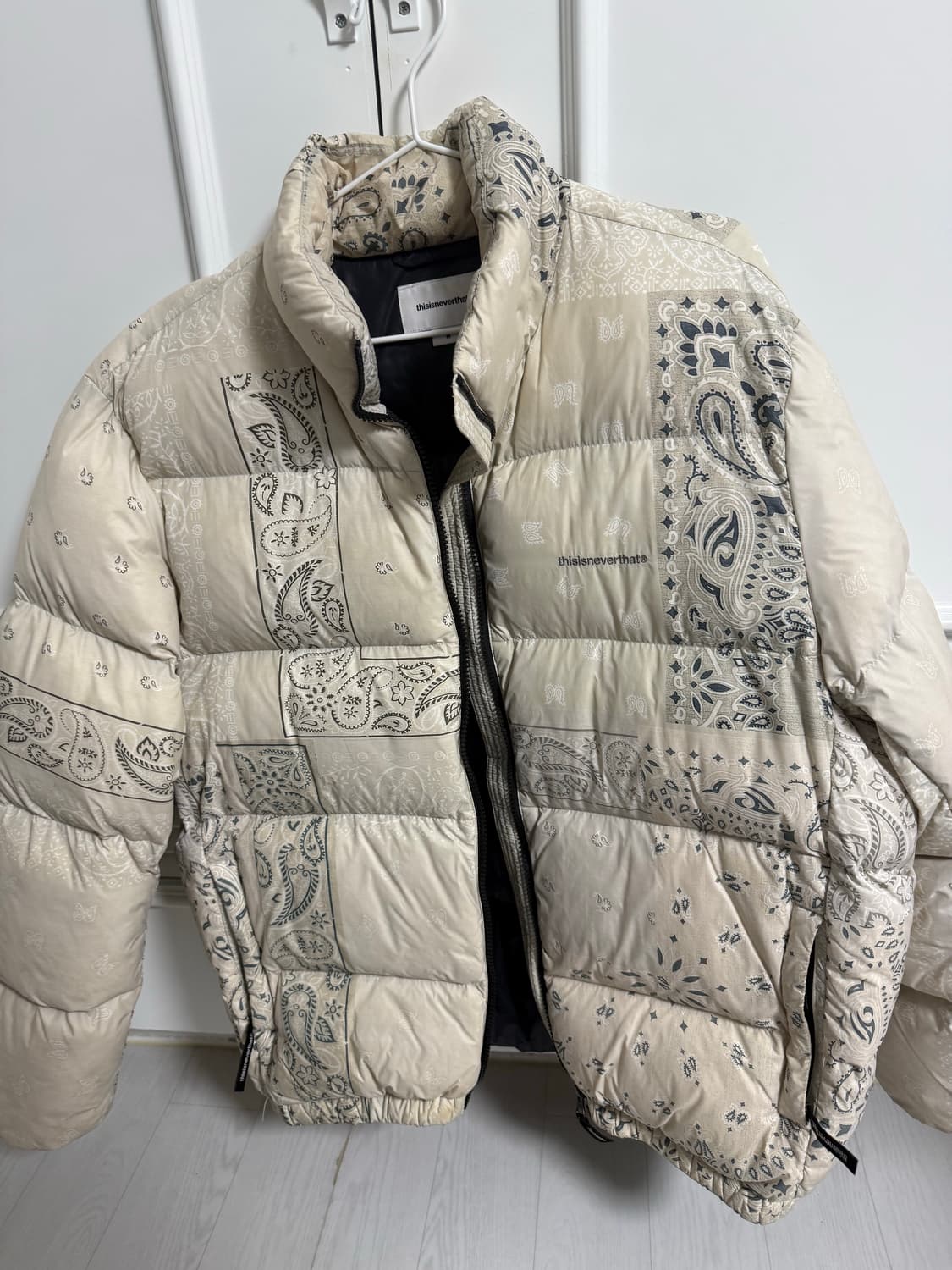 디스이즈네버댓 패딩 M 사이즈 상품이미지1