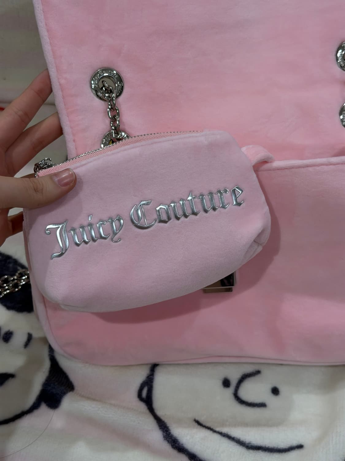 [신상✨프리뷰세일] 쥬시꾸뛰르 벨벳 스톤 체인 숄더백/크로스백 핑크 상품이미지5