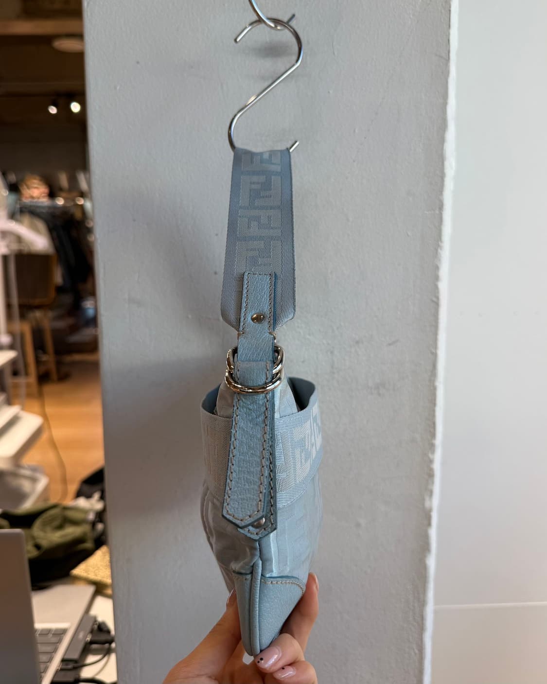 펜디 블루 집 코드 숄더백  상품이미지5