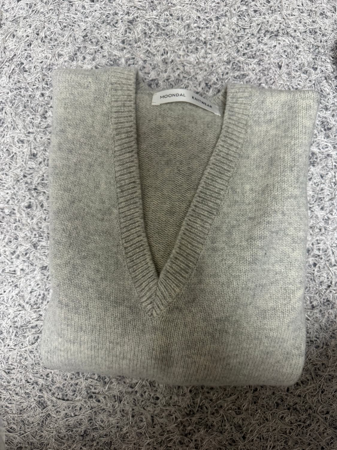 문달 브이넥니트 24 Deep V-neck Knit in 멜란지그레이 M 상품이미지2