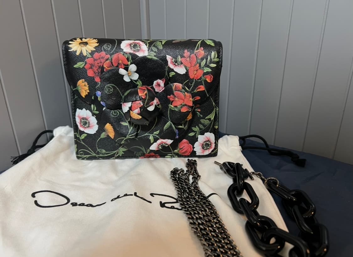 오스카 드 라 렌타 플라워 아플리케 가죽 숄더백 상품이미지7