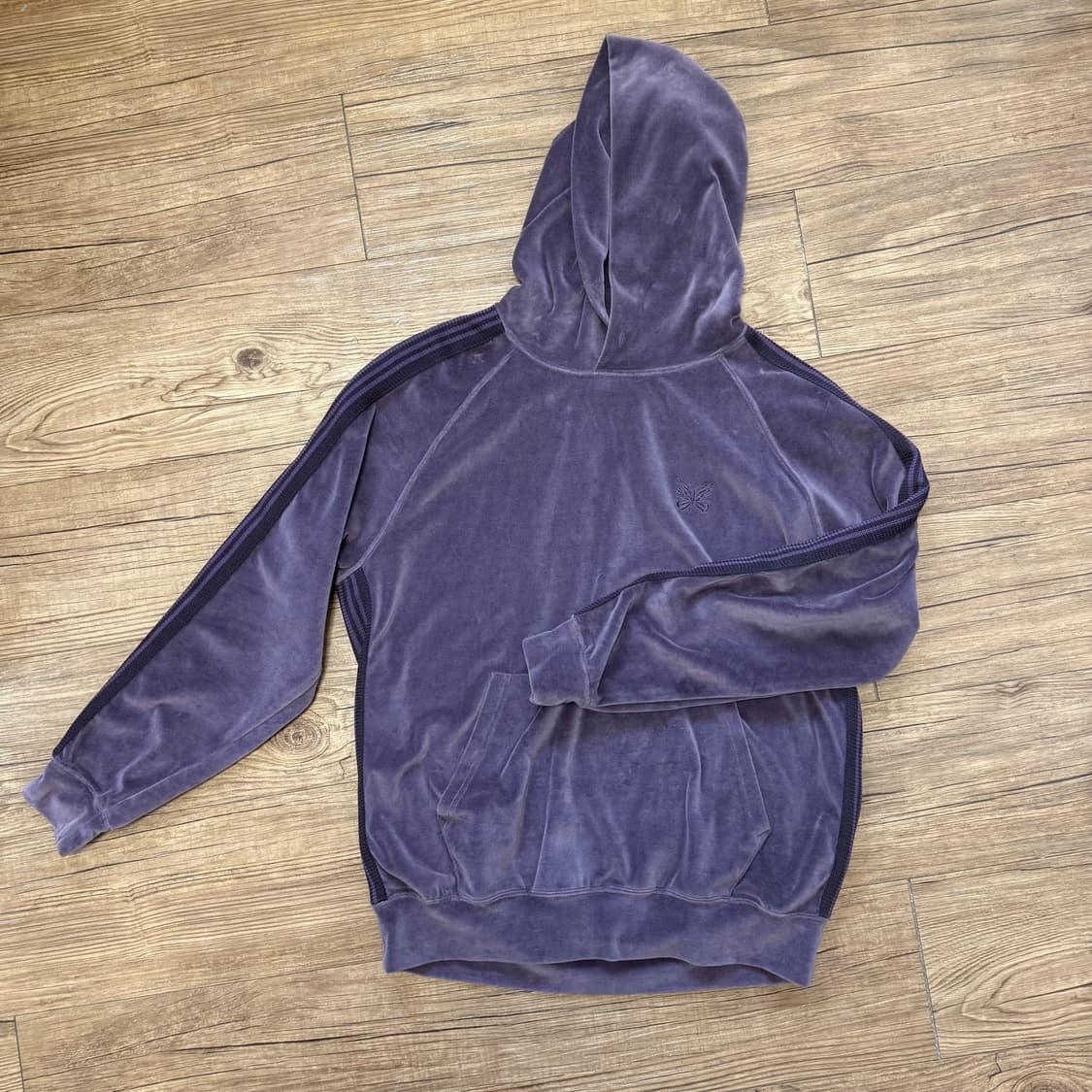 니들스 벨루어 후드티 퍼플 상품이미지2