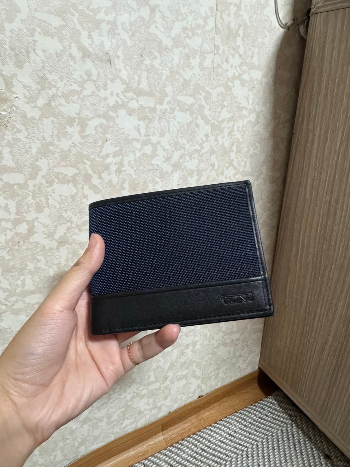 투미 반지갑 거의새것 상품이미지1