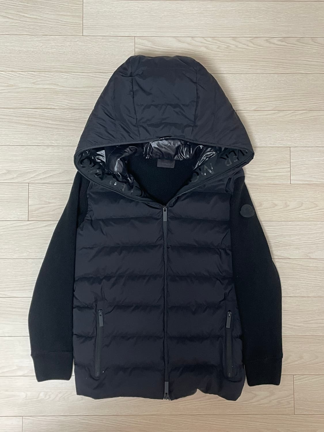 [ S / 새상품급 ] 몽클레어 후드 니트패딩 몽클라 니트패딩 블랙  상품이미지2