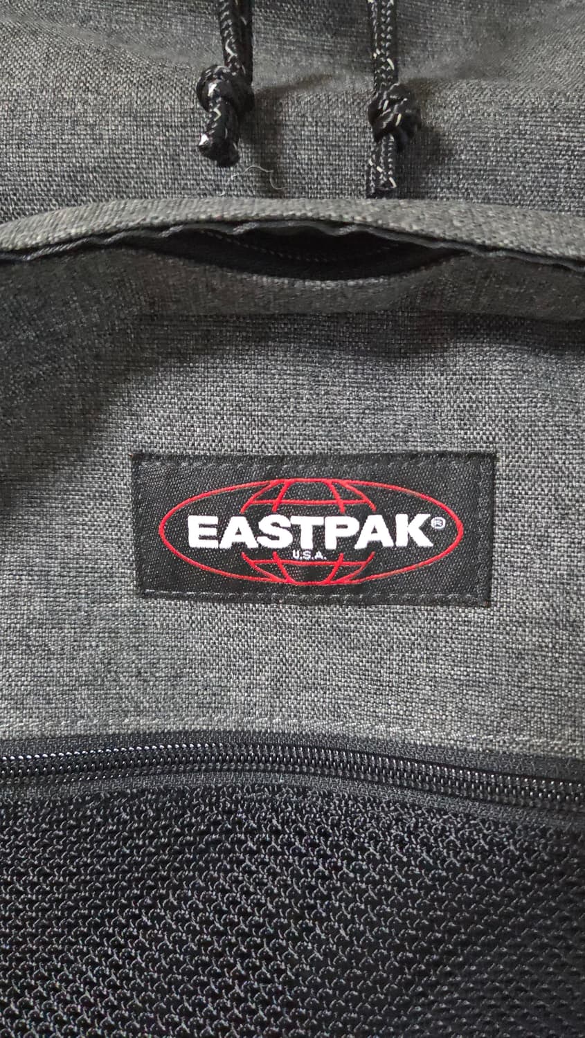 (착샷) 이스트팩 백팩 에그웜 그레이 상품이미지4