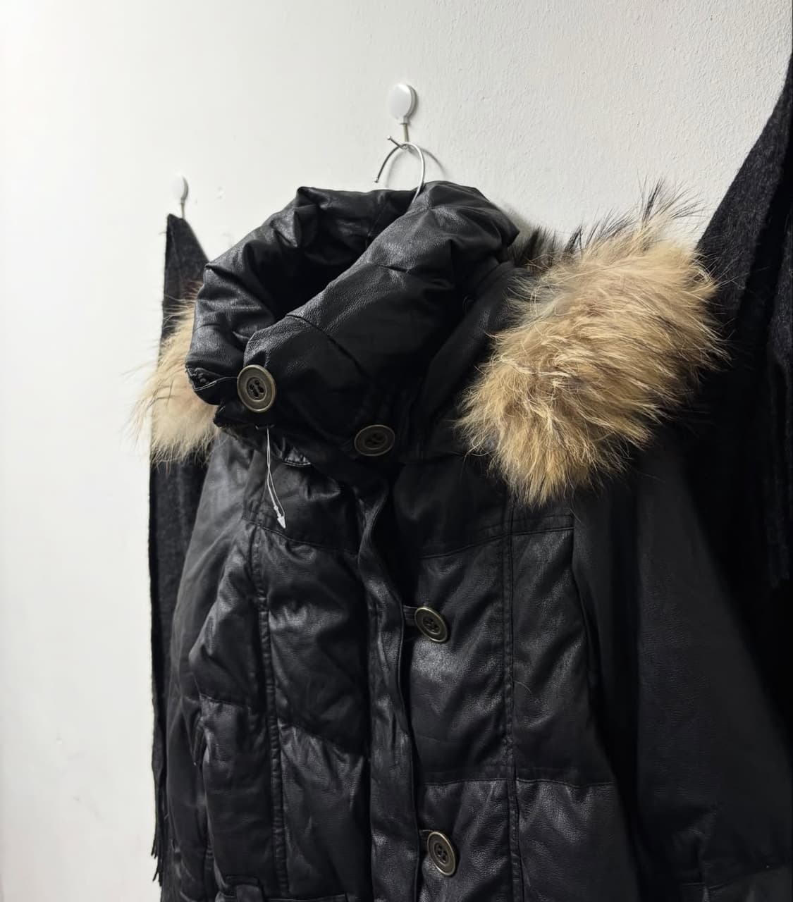 하이넥 디테일 블랙퍼 패딩 상품이미지6