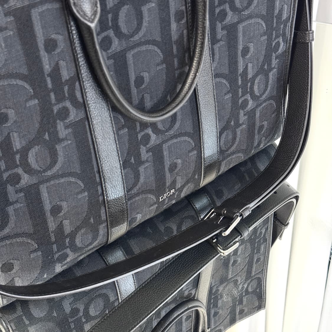 [신품급] 25FW 디올 이스트 웨스트 토트백 맥시 블랙 상품이미지10