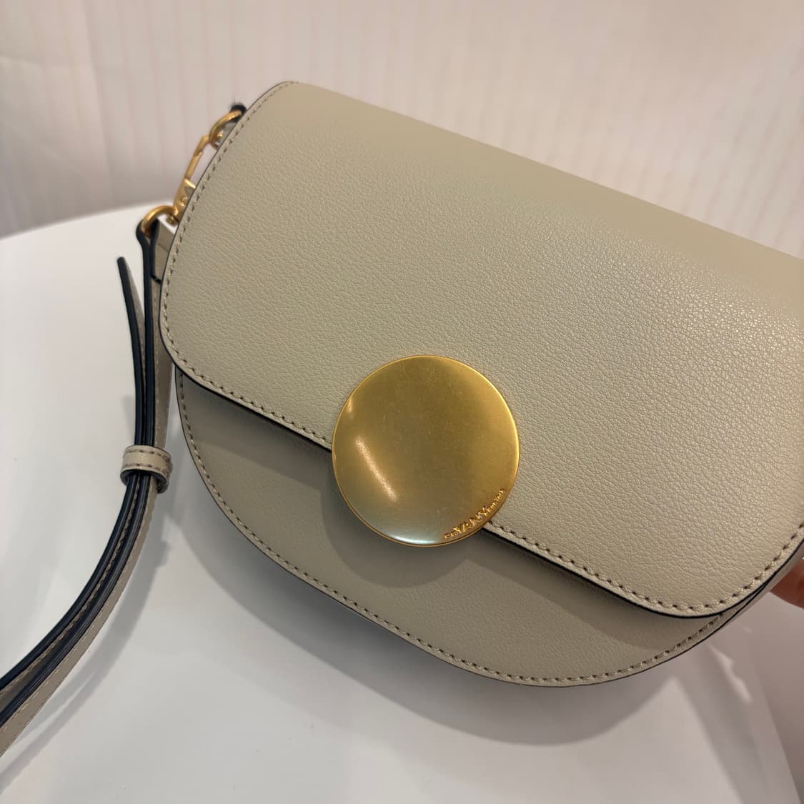 정품 오야니 로티새들 크로스백     상품이미지3