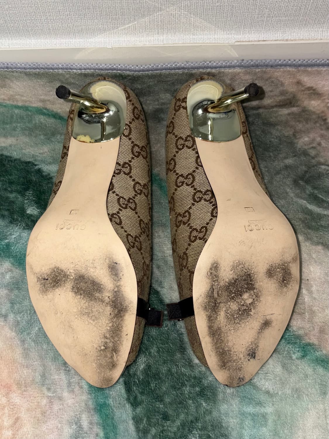 구찌 GG 캔버스 오픈토 펌프스 힐 상품이미지6