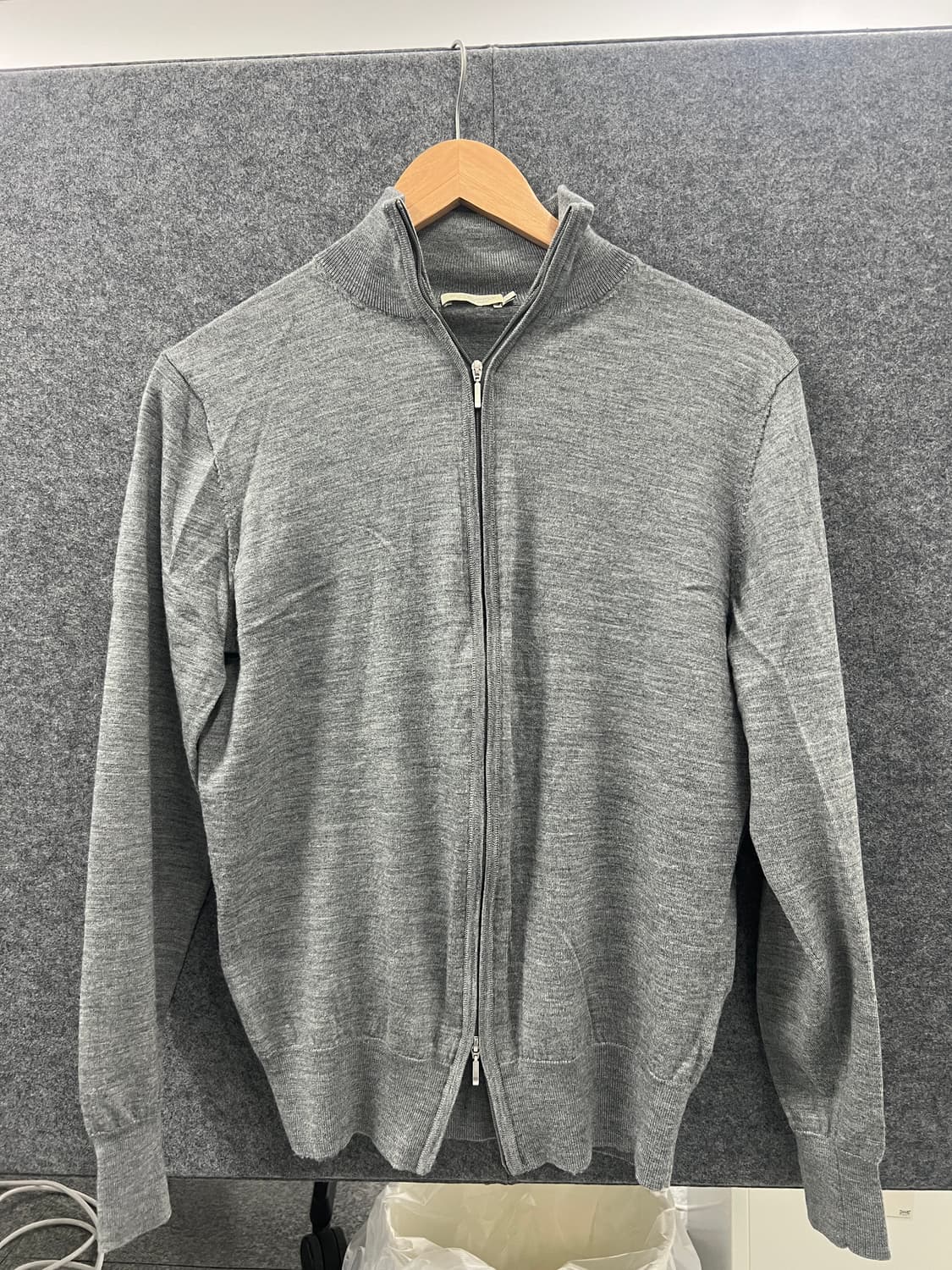 수트서플라이 메리노울 집업니트 상품이미지1