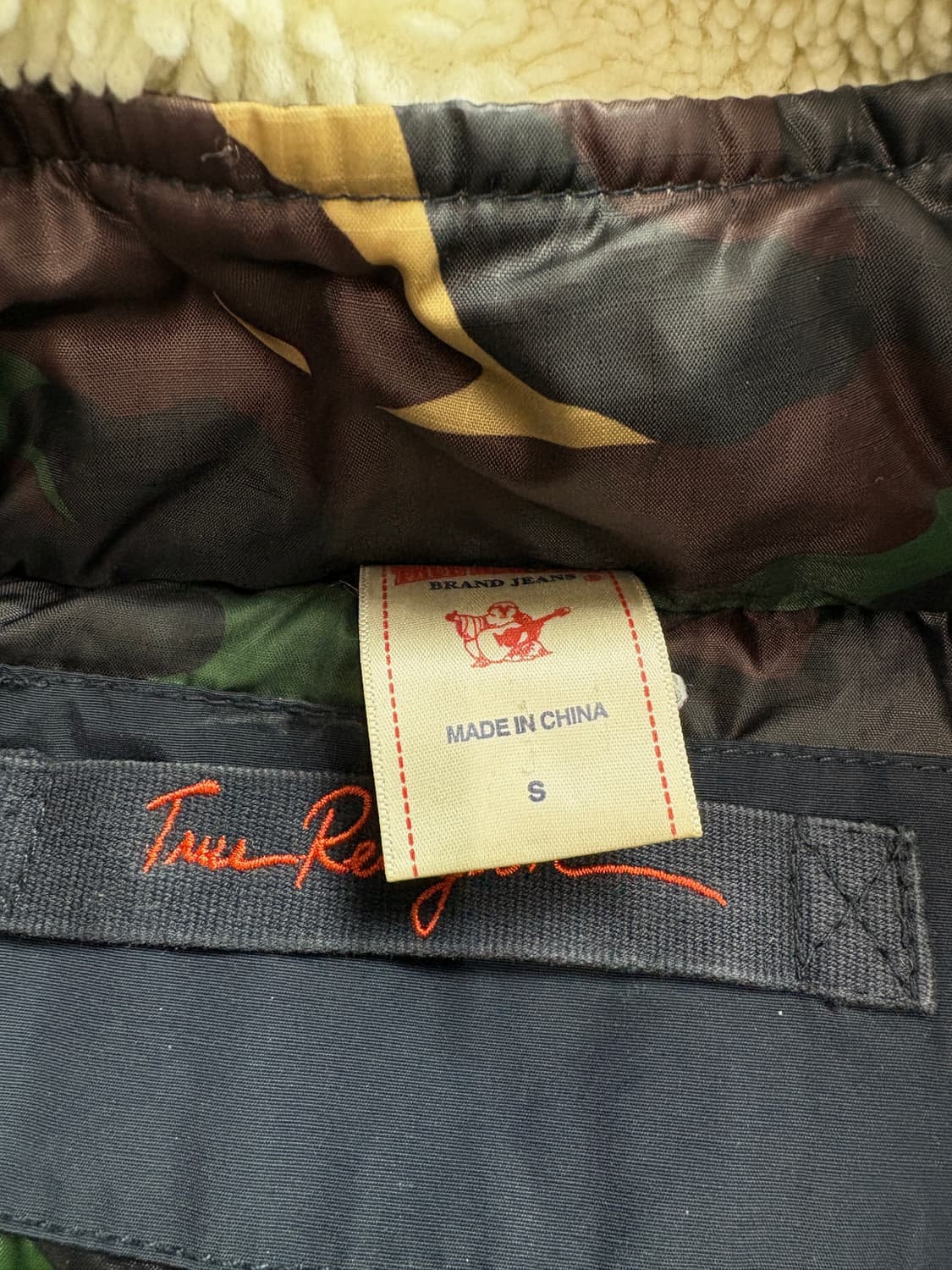 트루릴리젼 사이드로고 카모플라쥬 디테일 덕다운 점퍼 2789 상품이미지4