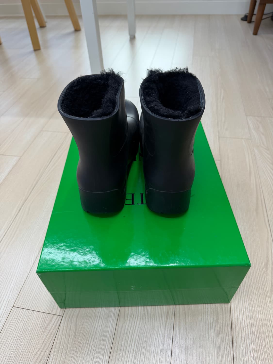 보테가 베네타 시어링 퍼들부츠 38사이즈 판매합니다 상품이미지2