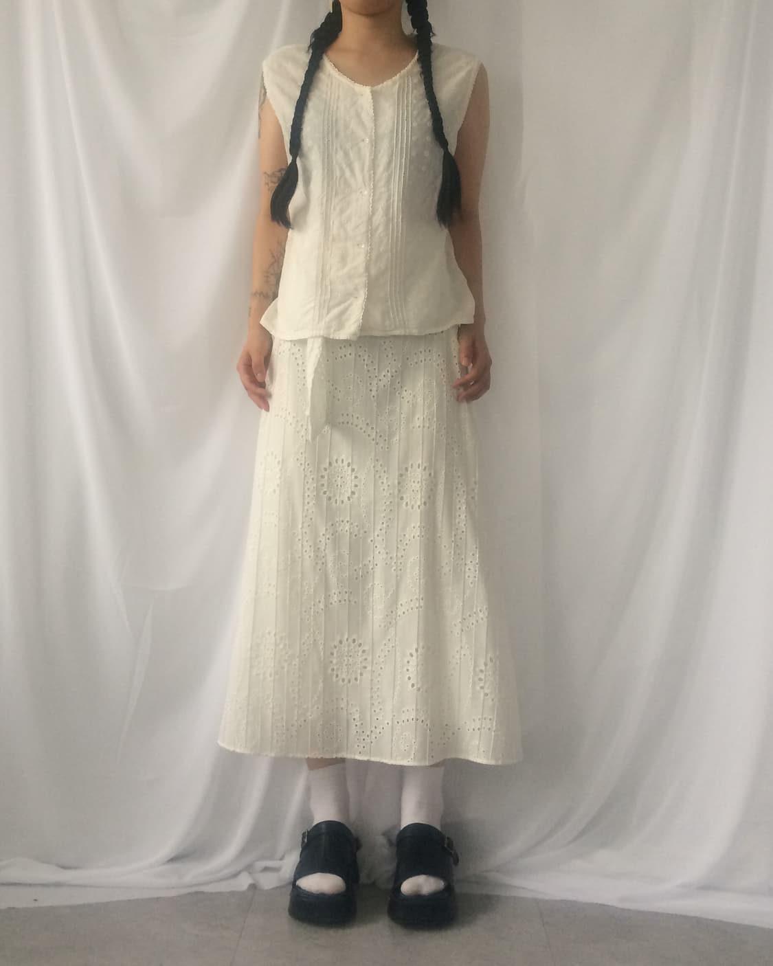 Punching pattern sleeveless 상품이미지1