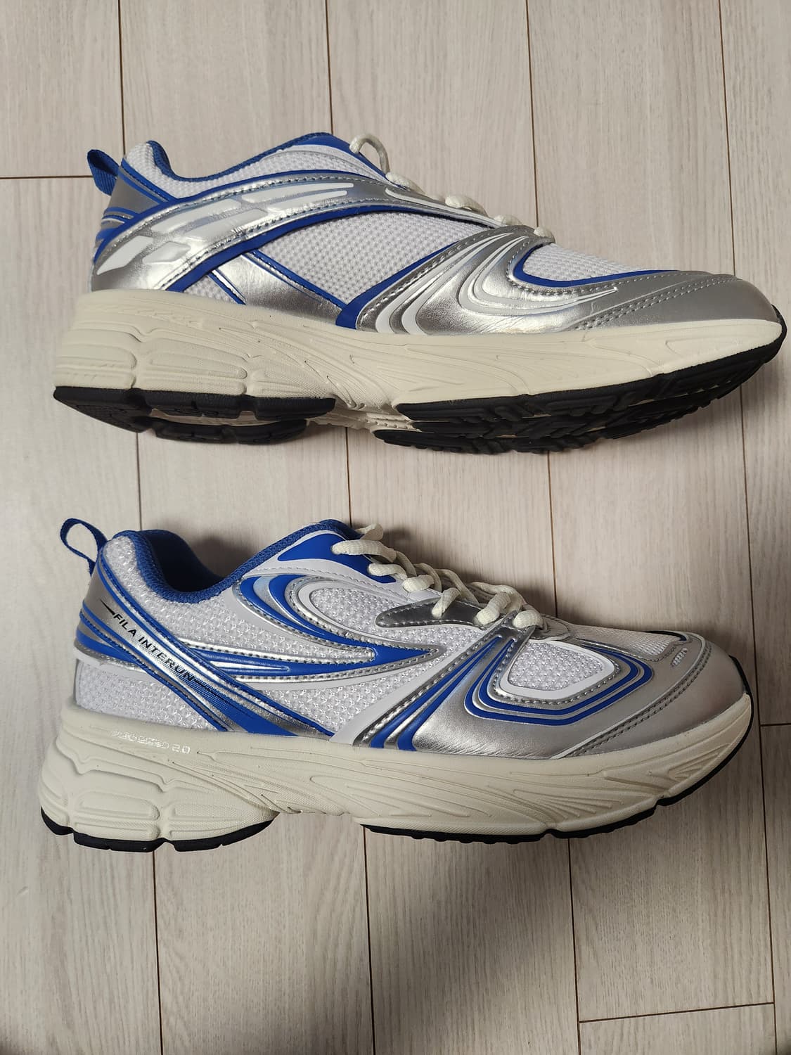 새상품급) 휠라 운동화 인터런 러닝화 사이즈245

러닝화/남녀공용/로우 상품이미지5