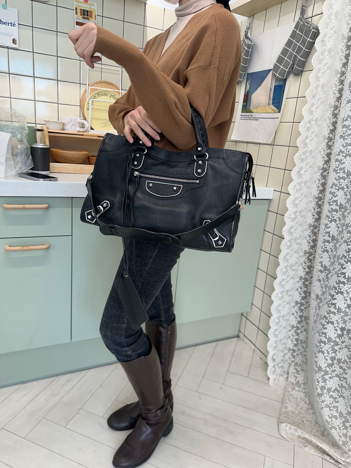 [SA급 정품] 발렌시아가 시티 모터백 미디움 블랙 상품이미지5