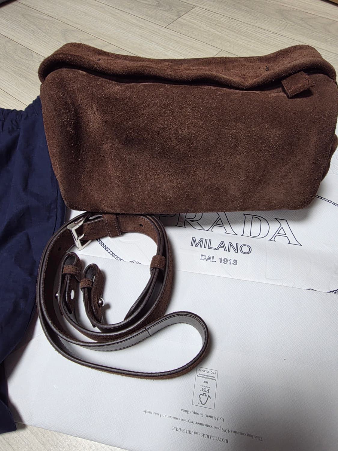 프라다 스웨이드 가죽 숄더백  상품이미지4