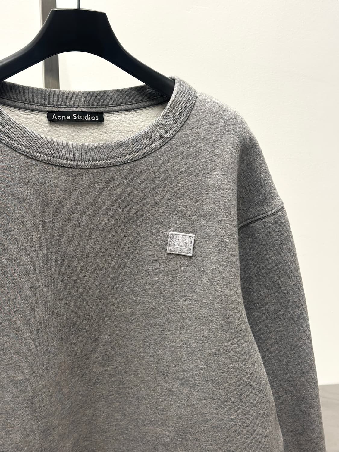 아크네스튜디오 멜란지그레이 페어뷰 페이스 맨투맨  상품이미지2