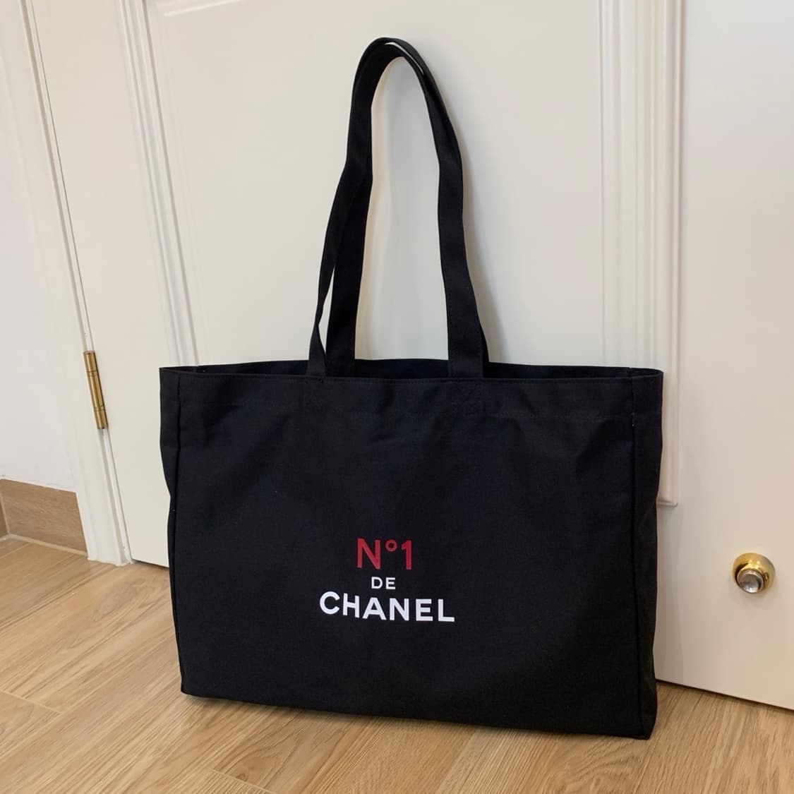 샤넬뷰티 NO.1 드샤넬 블랙 에코백 상품이미지1