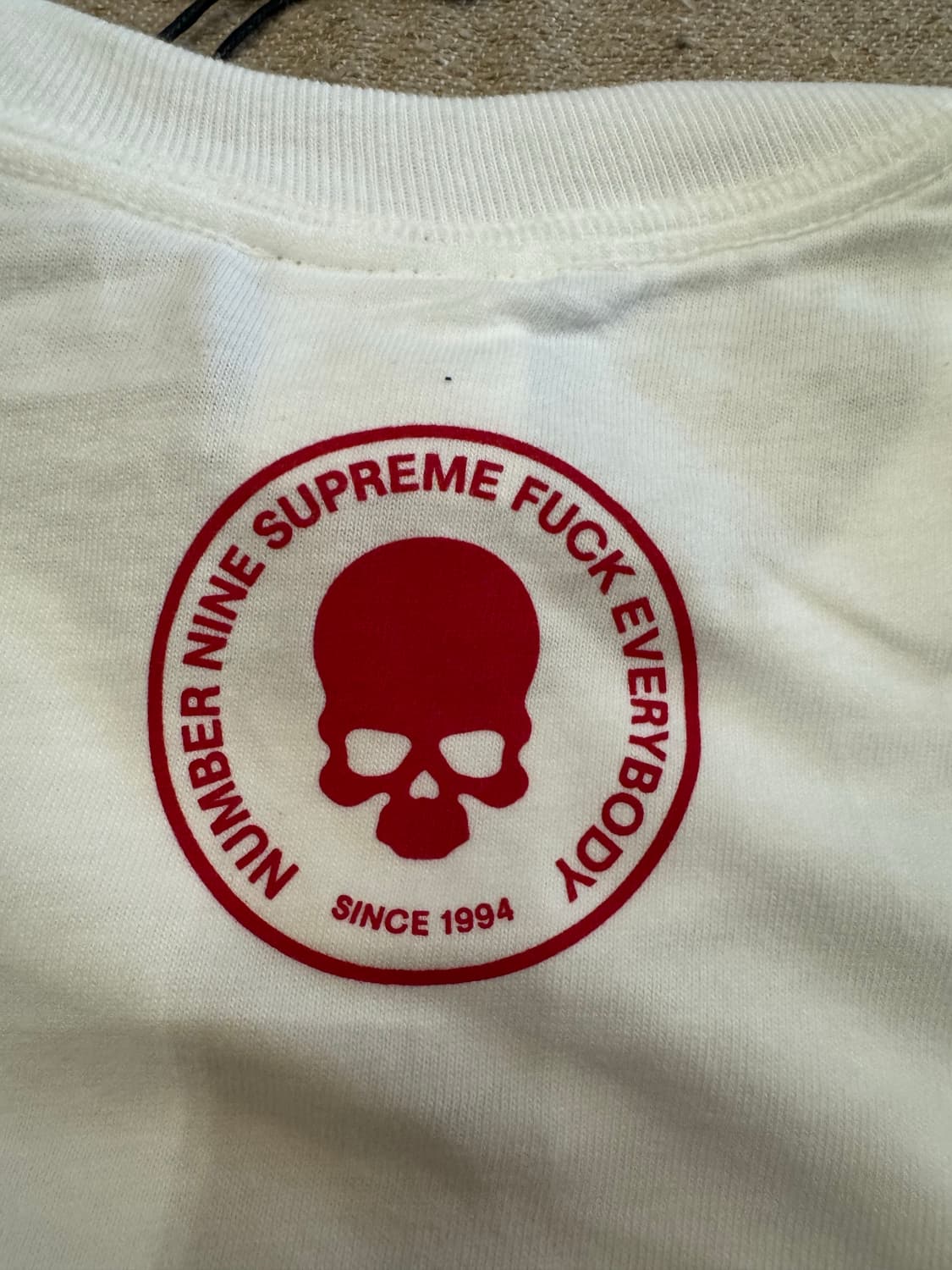 [L] 슈프림 x 넘버 나인 셧 업 티셔츠 화이트 - 25FW 상품이미지7