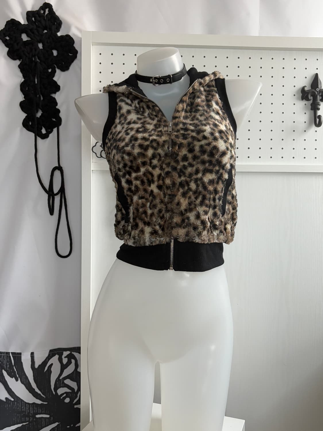 • Leopard Fake Fur Hooded Vest 상품이미지1