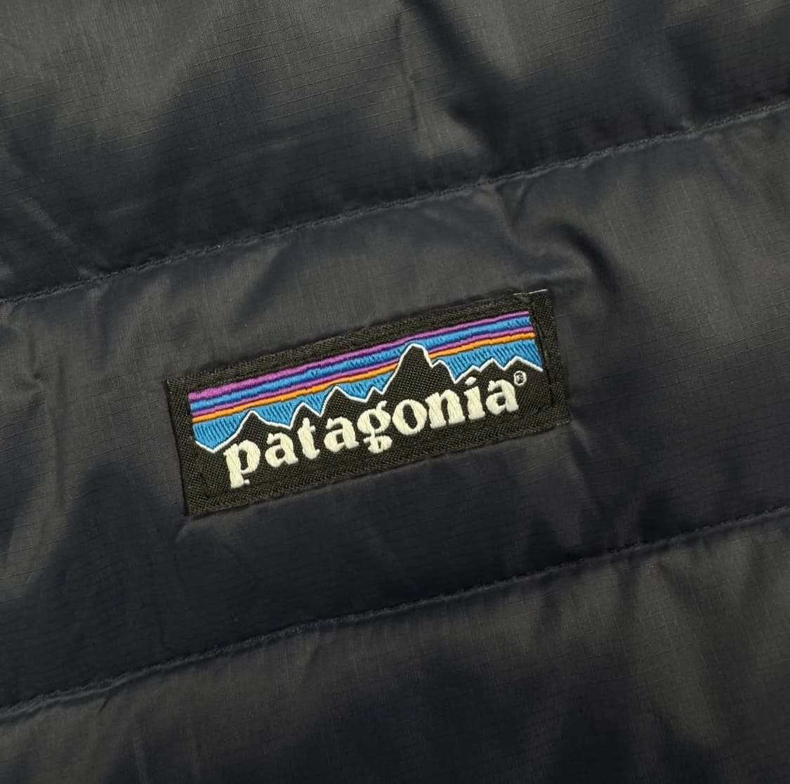 파타고니아 경량패딩 네이비 상품이미지4