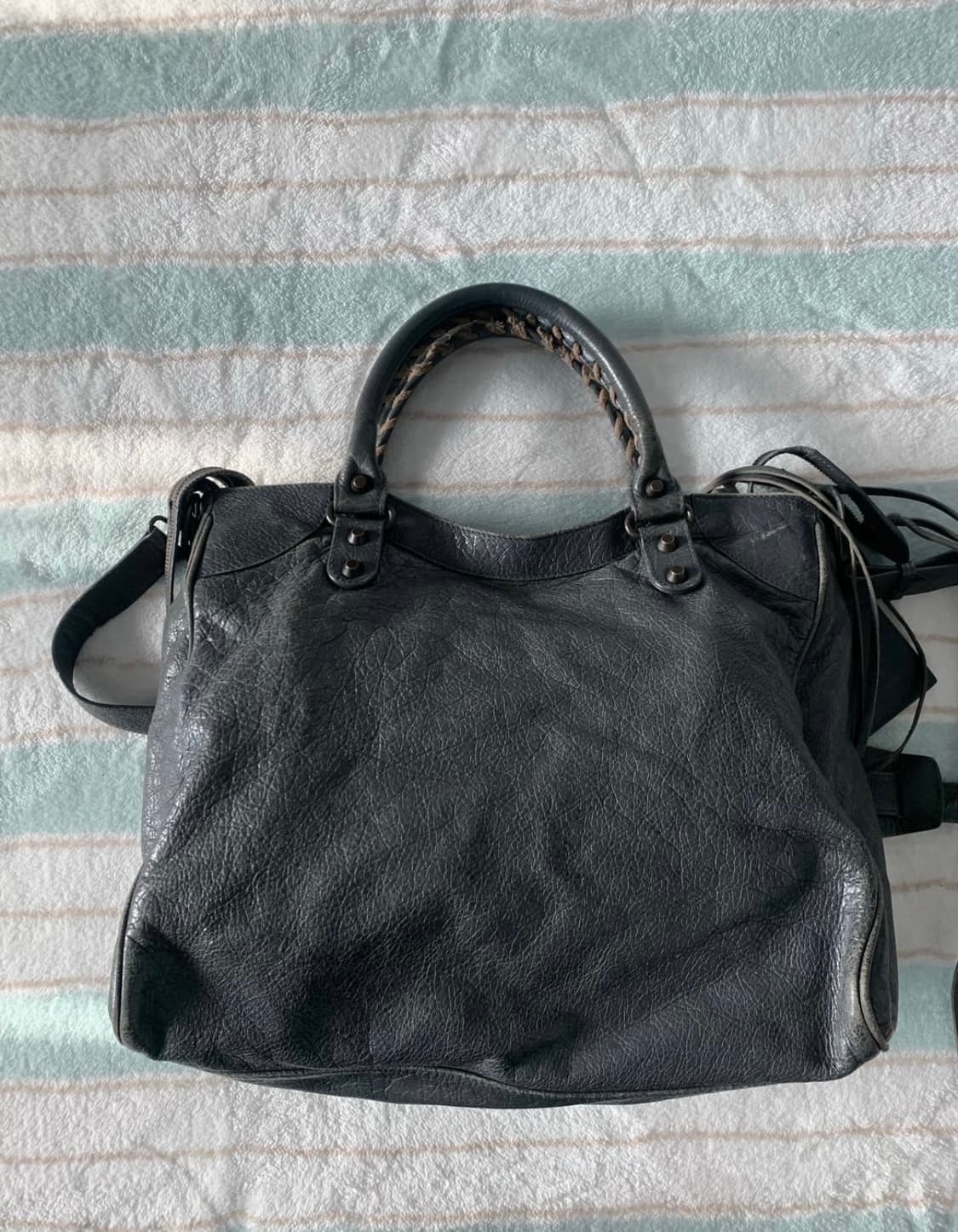 발렌시아가 클래식 시티 벨로백 볼케닉 락 상품이미지4