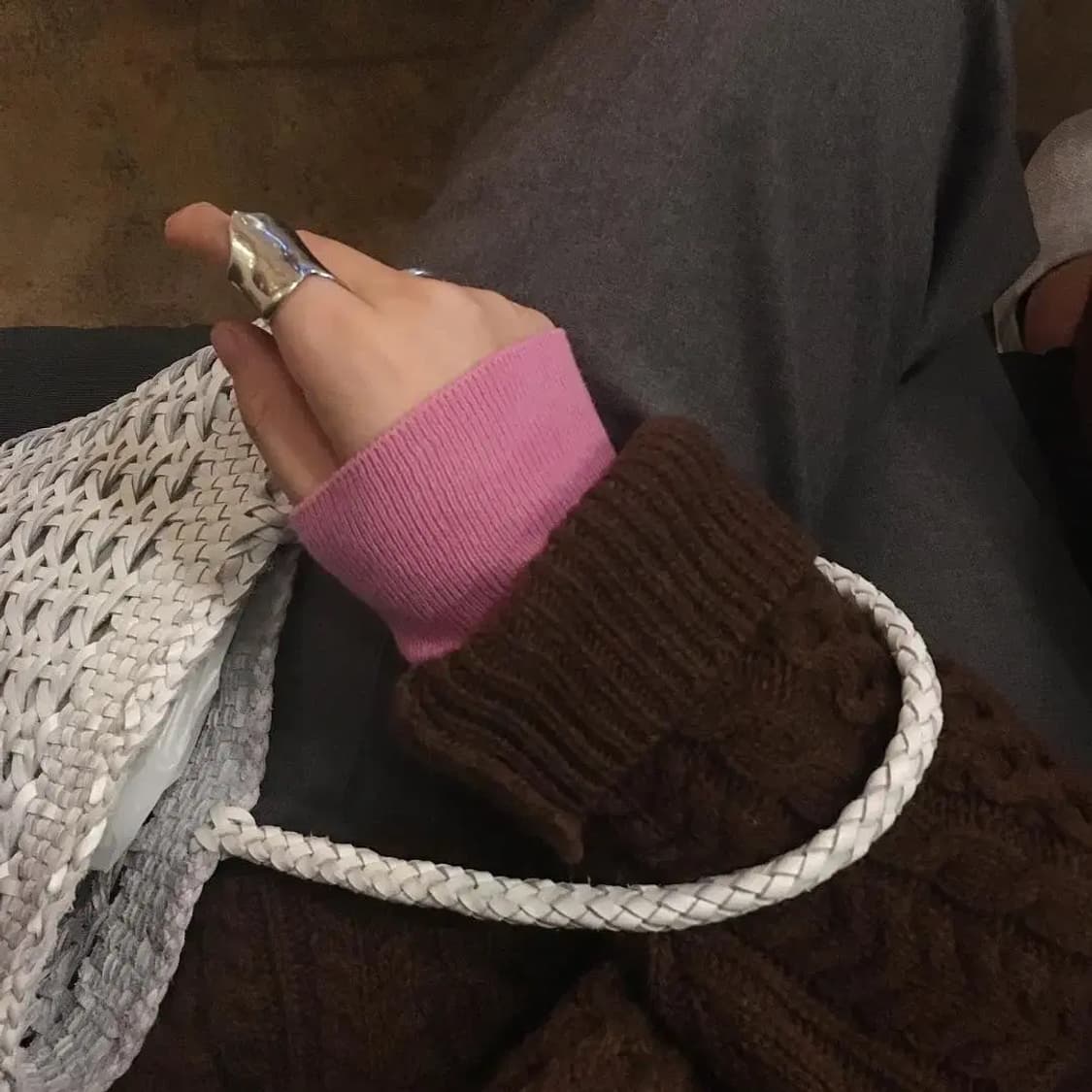 mabling 마블링마켓 케이블 니트 브라운 오버핏 꽈배기 브이넥 상품이미지4