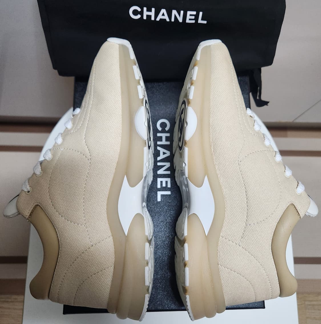 [정품 ] 샤넬 CC로고 스니커즈 운동화 클로스 베이지 가죽 39 한정판 상품이미지4