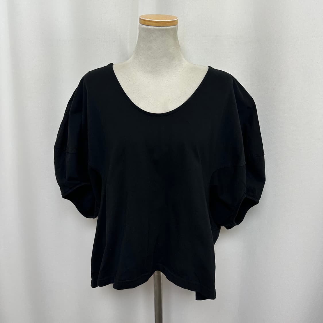   RIVER 여자 라운드넥 반팔티 검정 36 (실측108) 상품이미지1