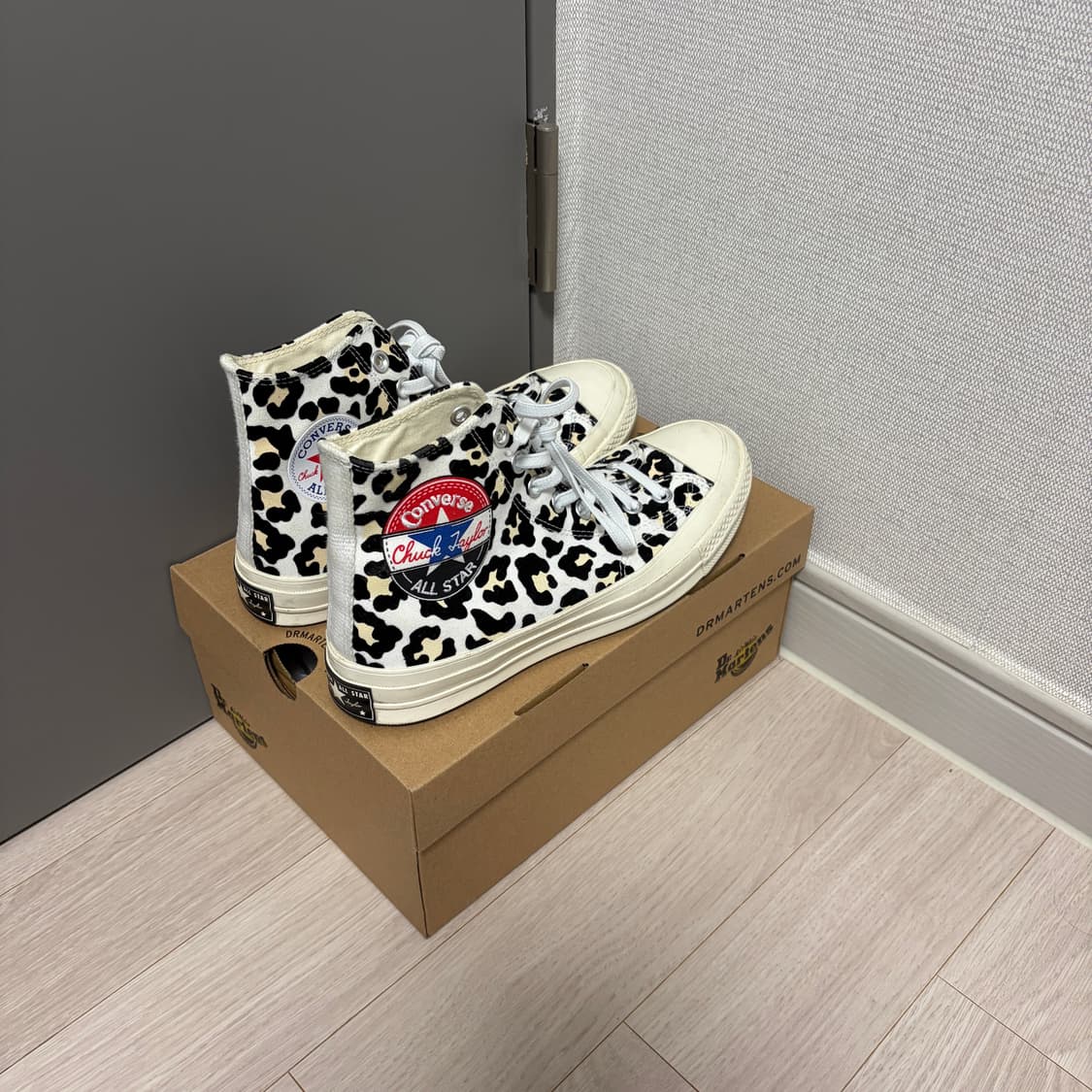 컨버스 척 70 하이 로고 플레이 화이트 블랙 상품이미지3