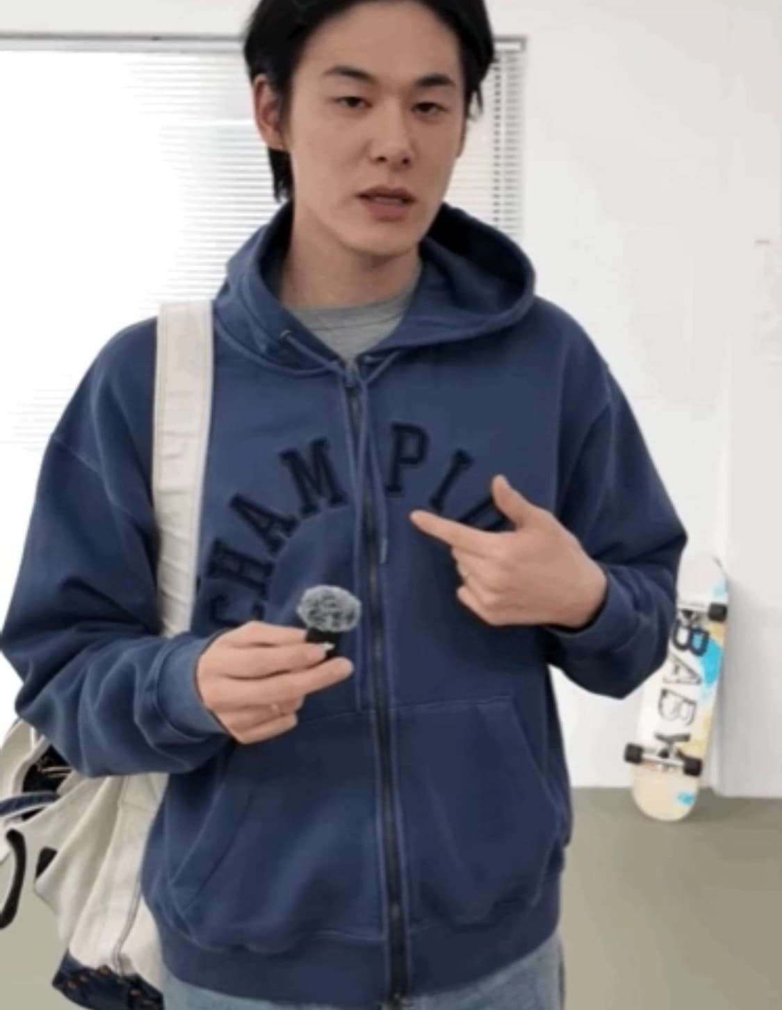 M사이즈 챔피온 아치로고 후드집업 가먼트다잉 블루 상품이미지1