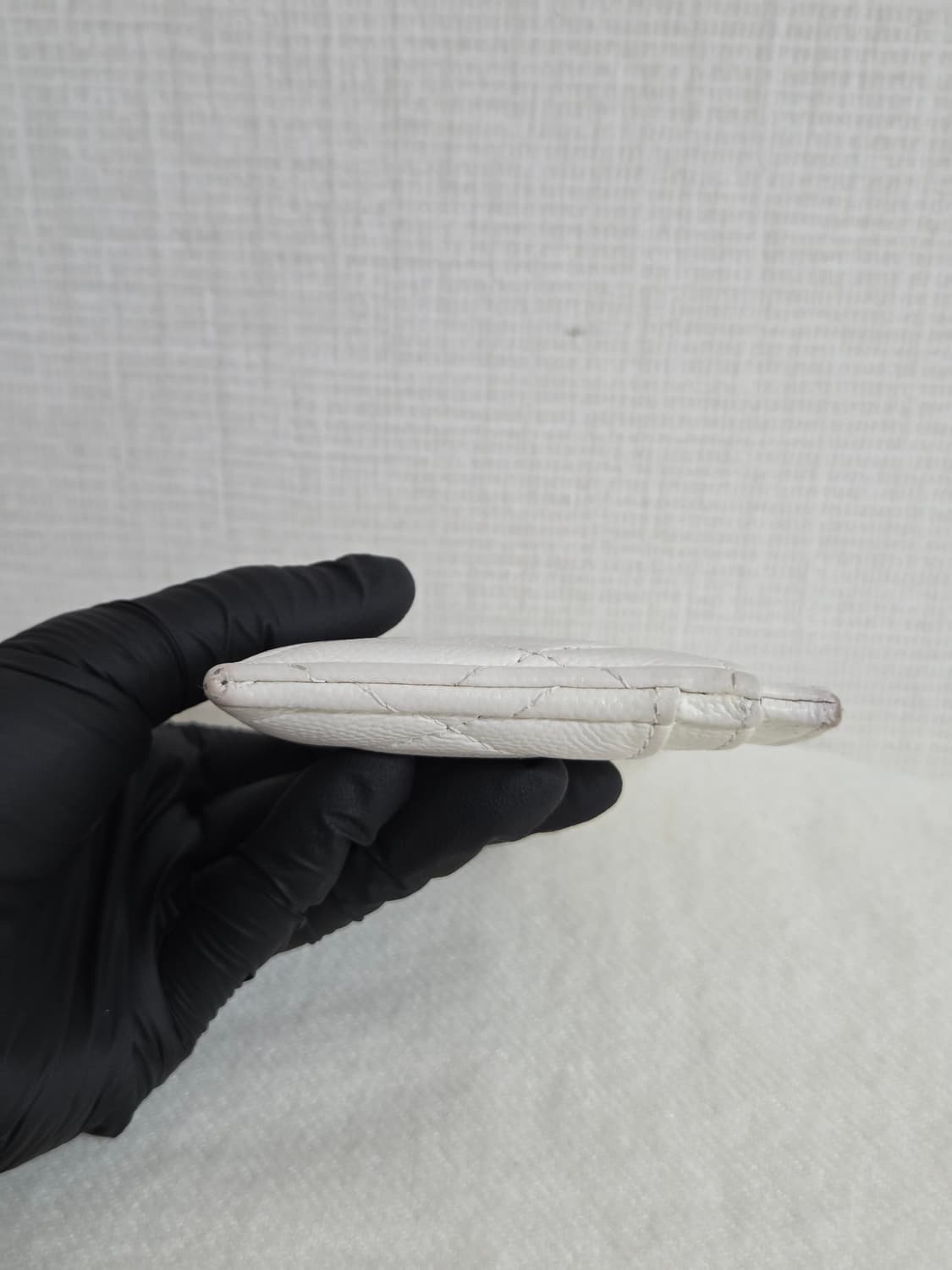 샤넬 클래식 캐비어 카드지갑 화이트 금장 상품이미지7