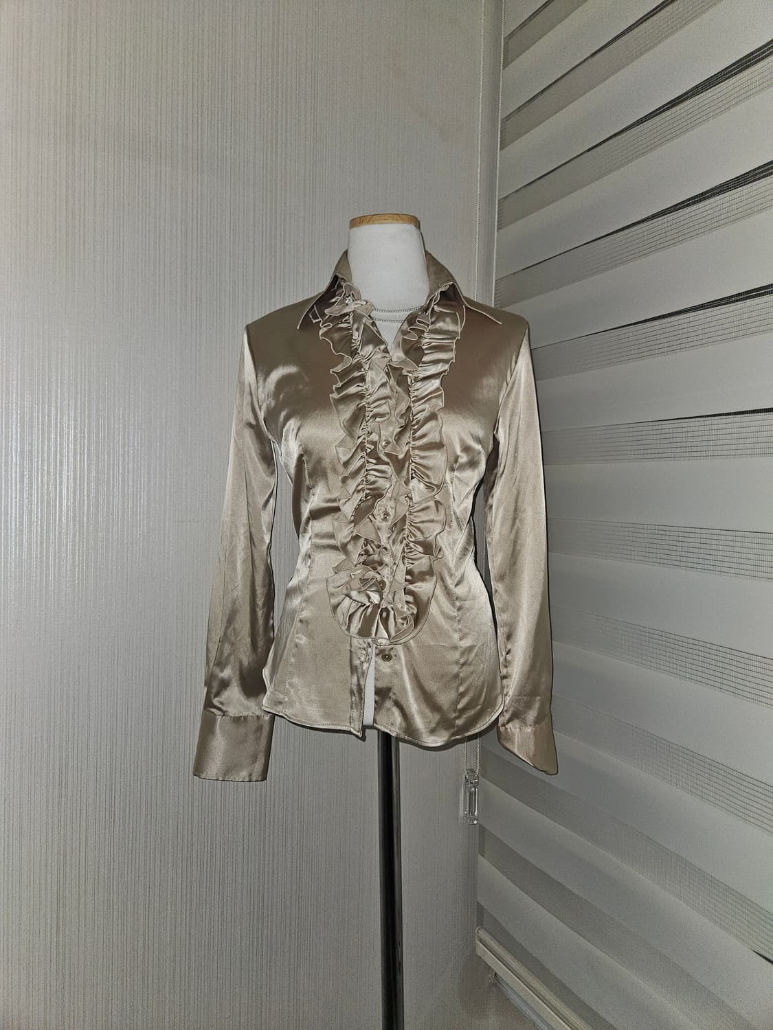 m.f.editorial 빈티지 골드 러플 블라우스 상품이미지1