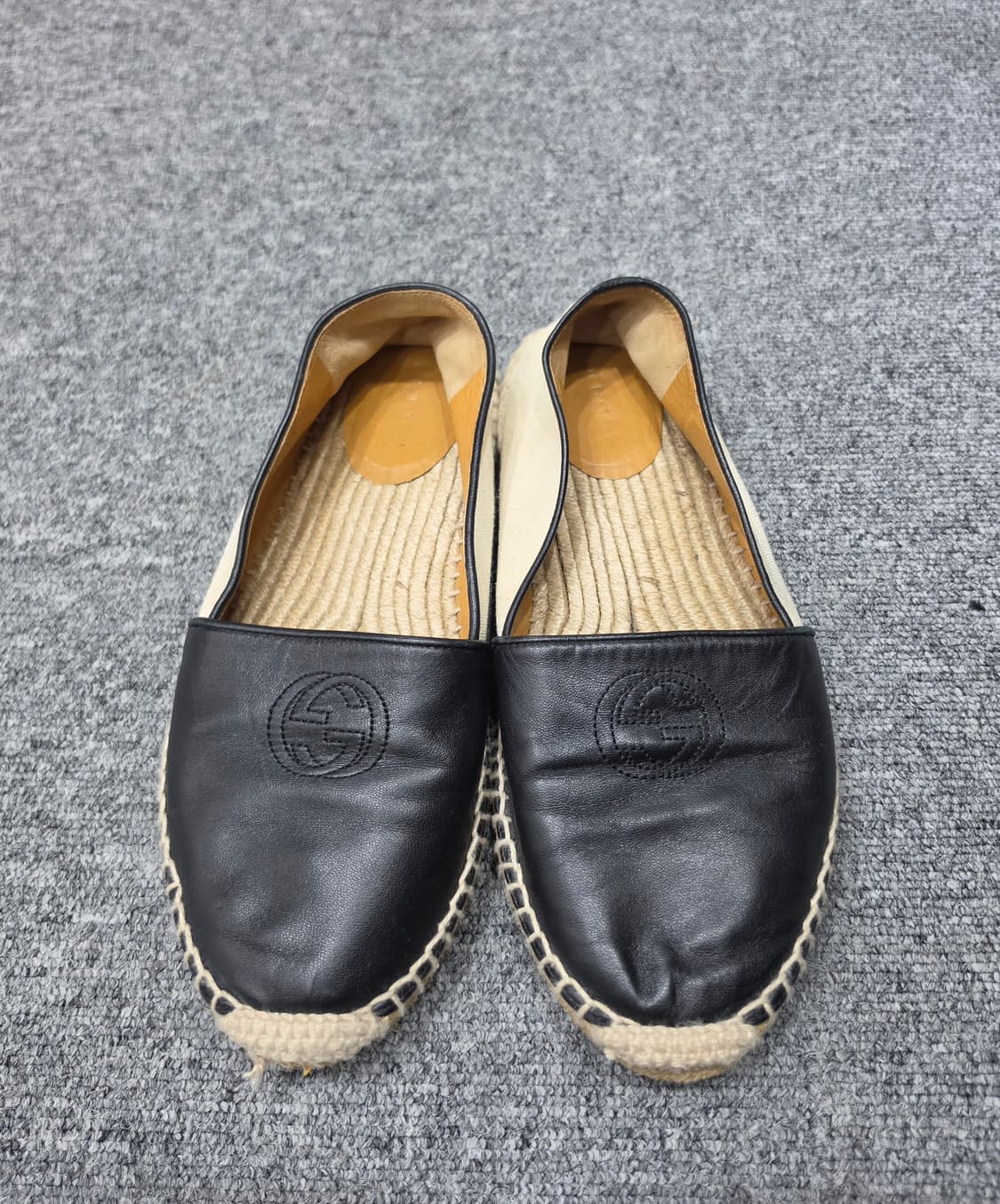 구찌 GG 인터로킹 시그니처 레더 에스파드류 슬립온 36 상품이미지2