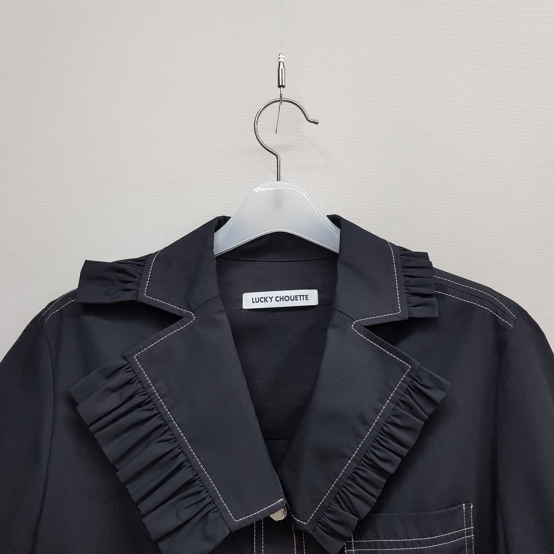 럭키슈에뜨 2021 프릴 카라  코튼 반팔 셔츠 36사이즈 상품이미지2