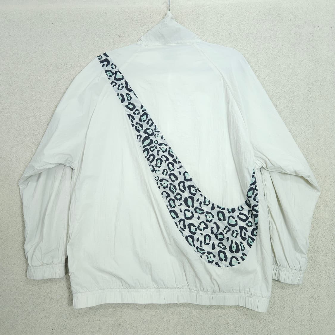 나이키 애니멀 스우시 바람막이 상품이미지2