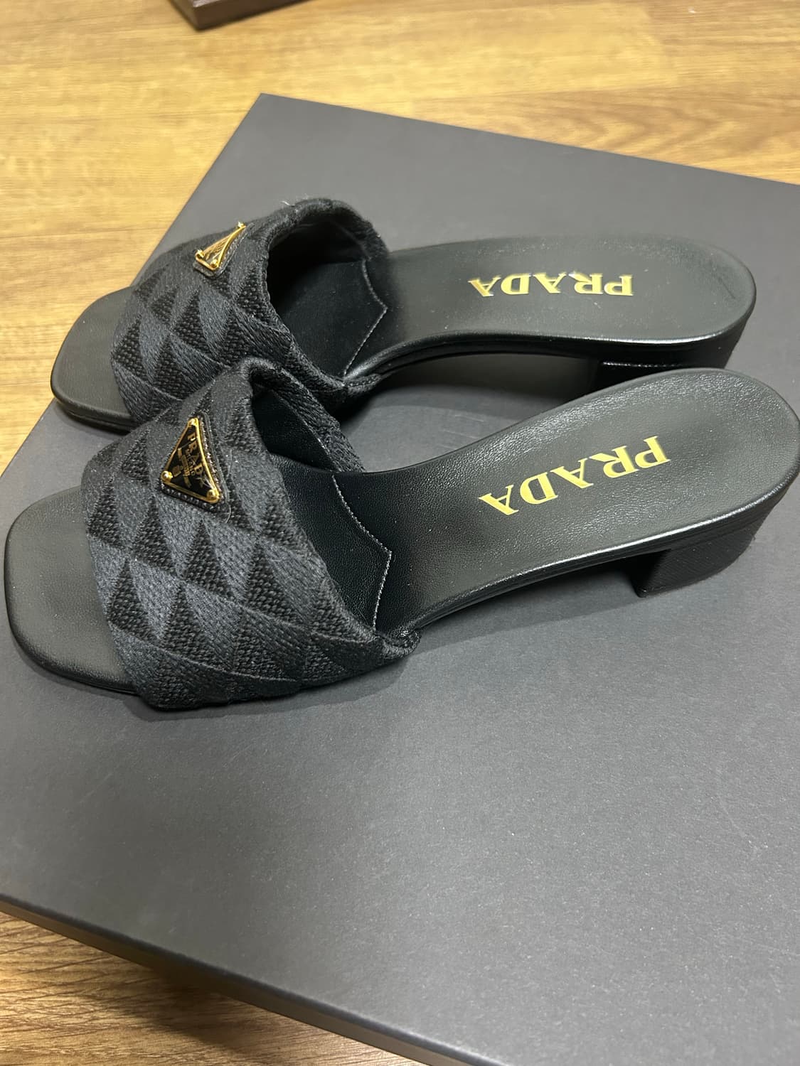 프라다 자수 패브릭 샌들 상품이미지2