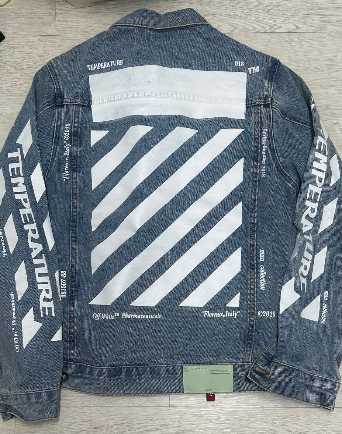 오프화이트 18SS 템퍼레이처 데님 자켓 상품이미지1