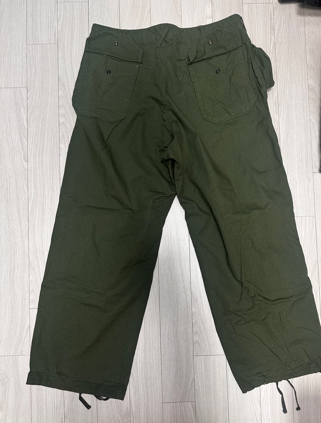 엔지니어드 가먼츠 오버 팬츠 입니다. 상품이미지4