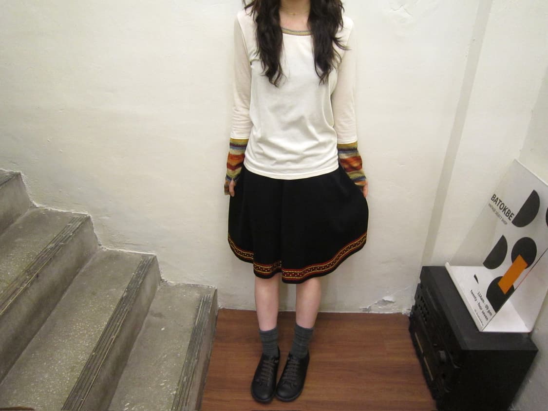 입생로랑 니트 밴딩 미디 스커트 자카드 패턴 라인 배색 디테일 블랙 상품이미지1