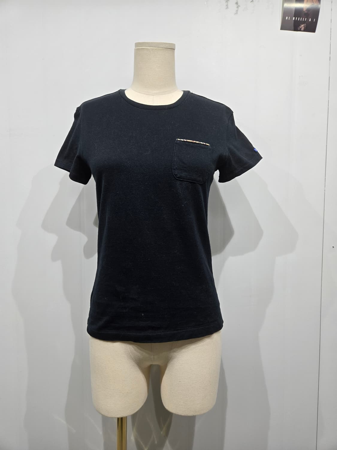 버버리 블랙 포켓 반팔 티셔츠 상품이미지1