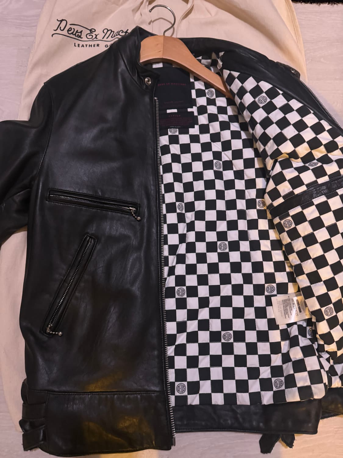 데우스 가죽자켓 판매합니다. 상품이미지2