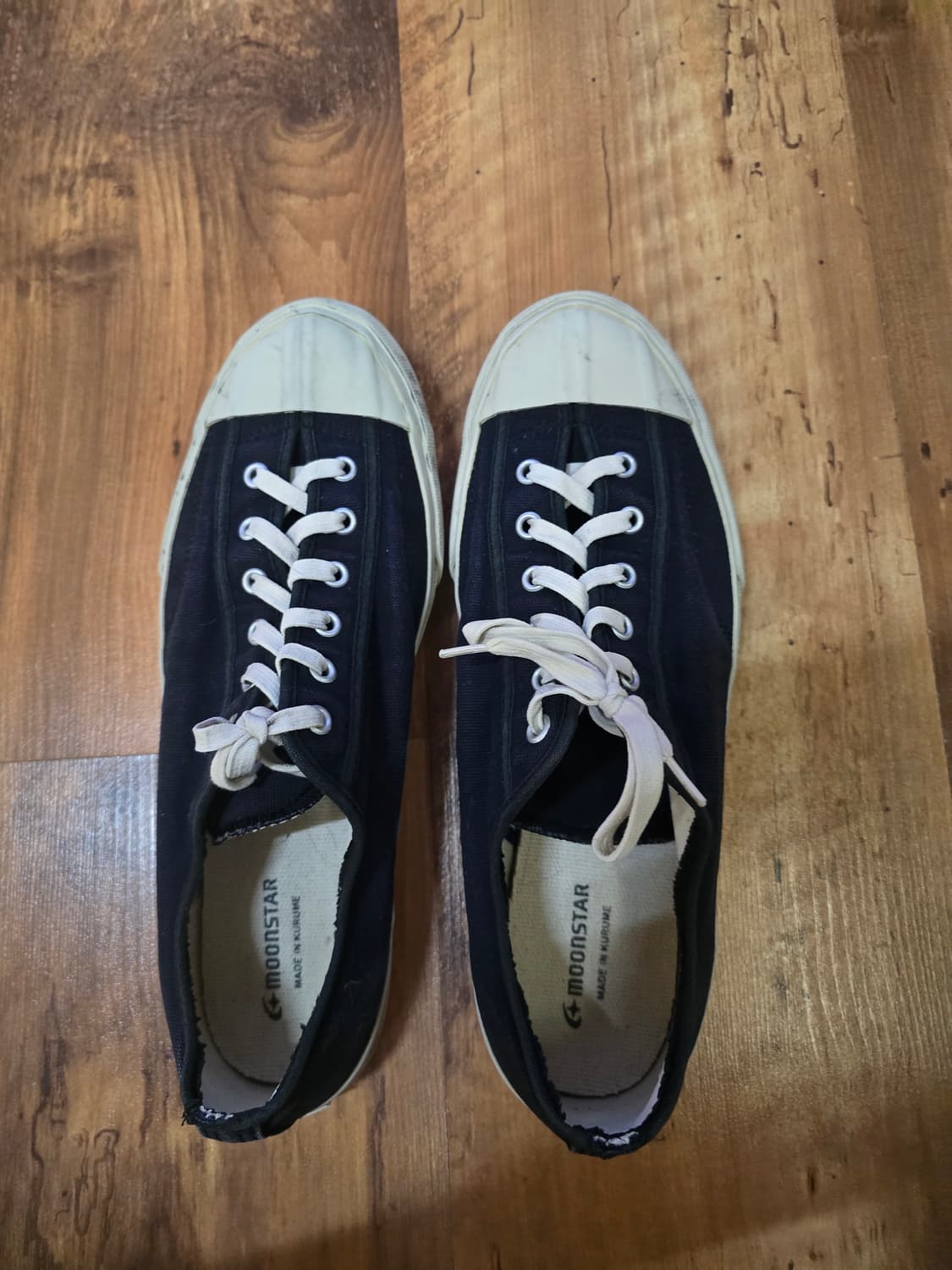 문스타 운동화 판매합니다  상품이미지1