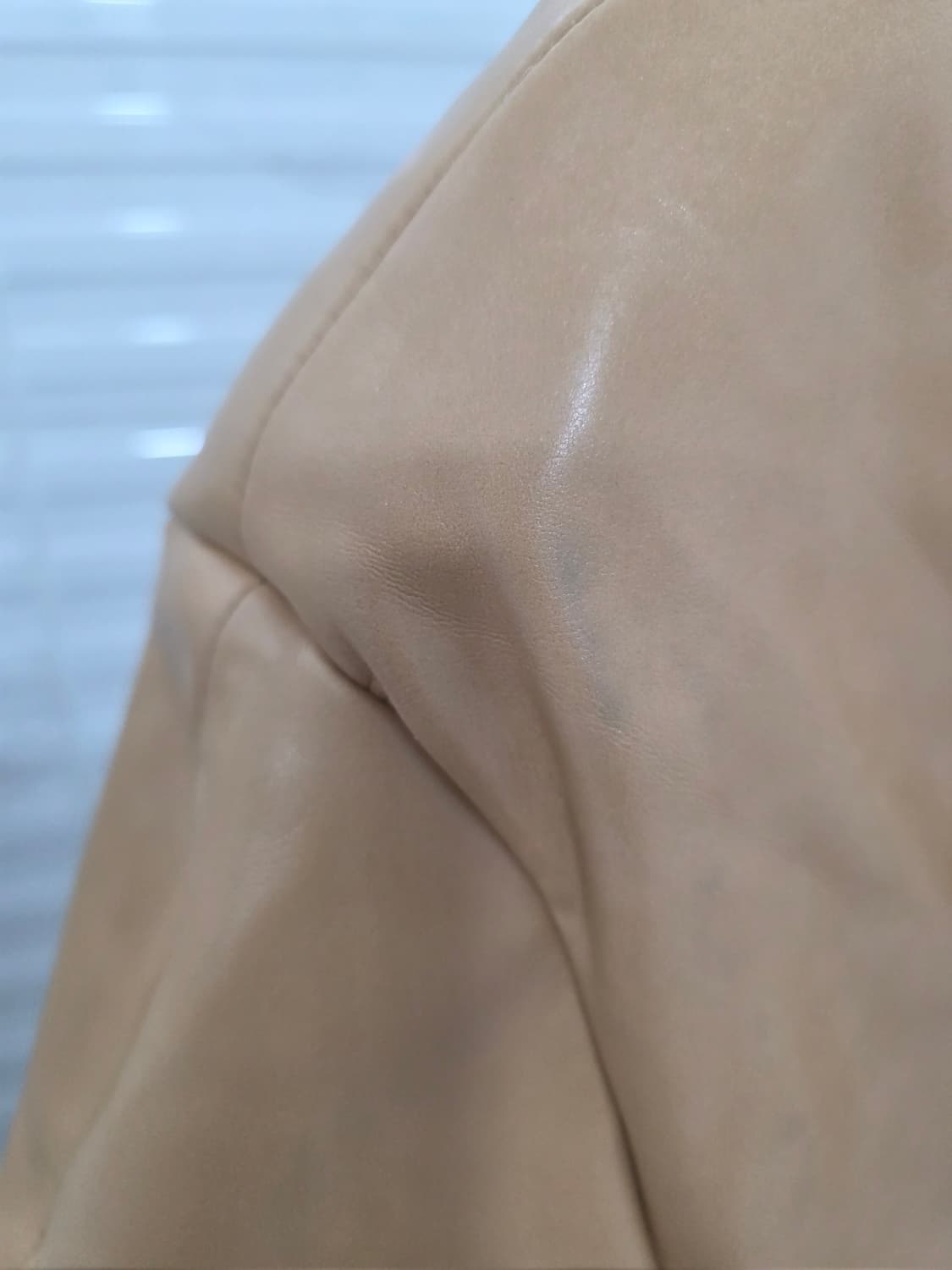 페이퍼문 베이지 페이크레더 자켓 상품이미지6