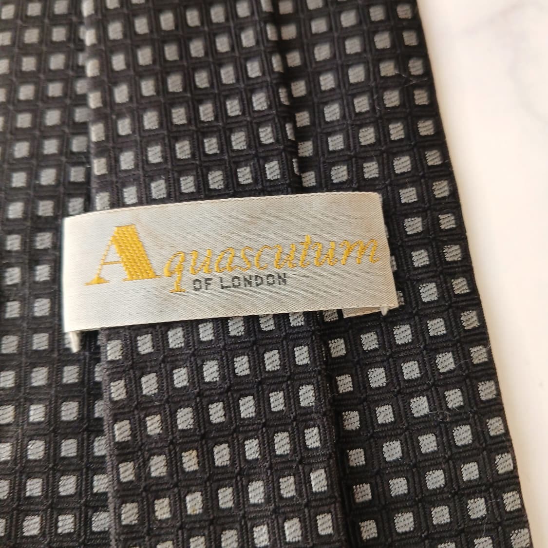 아쿠아스큐텀 실크 블랙 패턴 넥타이 9.7cm A등급 A19278
 상품이미지5